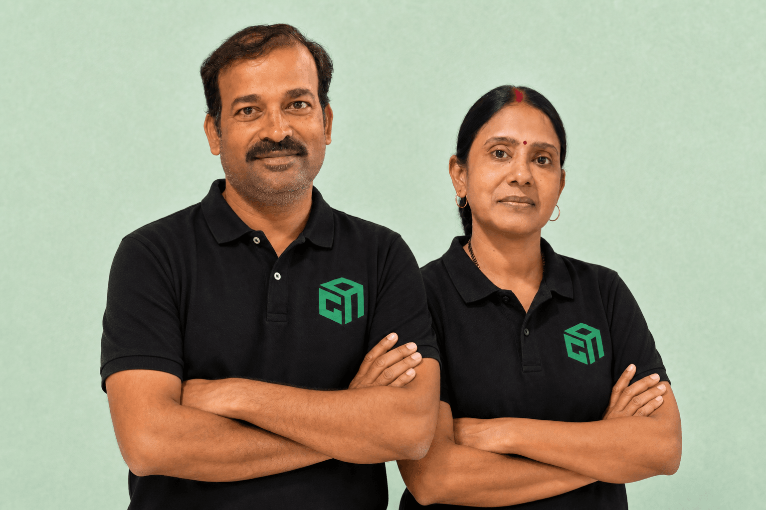 Saroj Kumar Singh and Sangita Kumari, Co-Founders of GeekashramJr, wearing Geekashram t-shirts